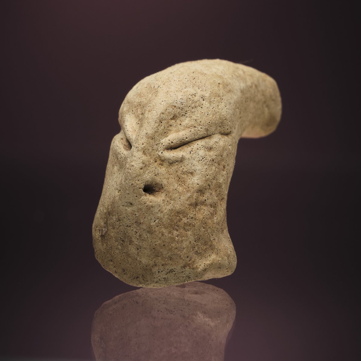 PCMA_UW's tweet photo. #FindsFriday🔸Kuwaiti-Polish Archaeological Mission🔸 just returned from #Bahra1
👽One of the most curious recent discoveries is the head of a clay figurine; elongated skull, slanted eyes & flat nose are typical for the Ubaid culture.
More: https://t.co/radQSPBccZ
#PCMAintheField https://t.co/h3eNtTDyBf