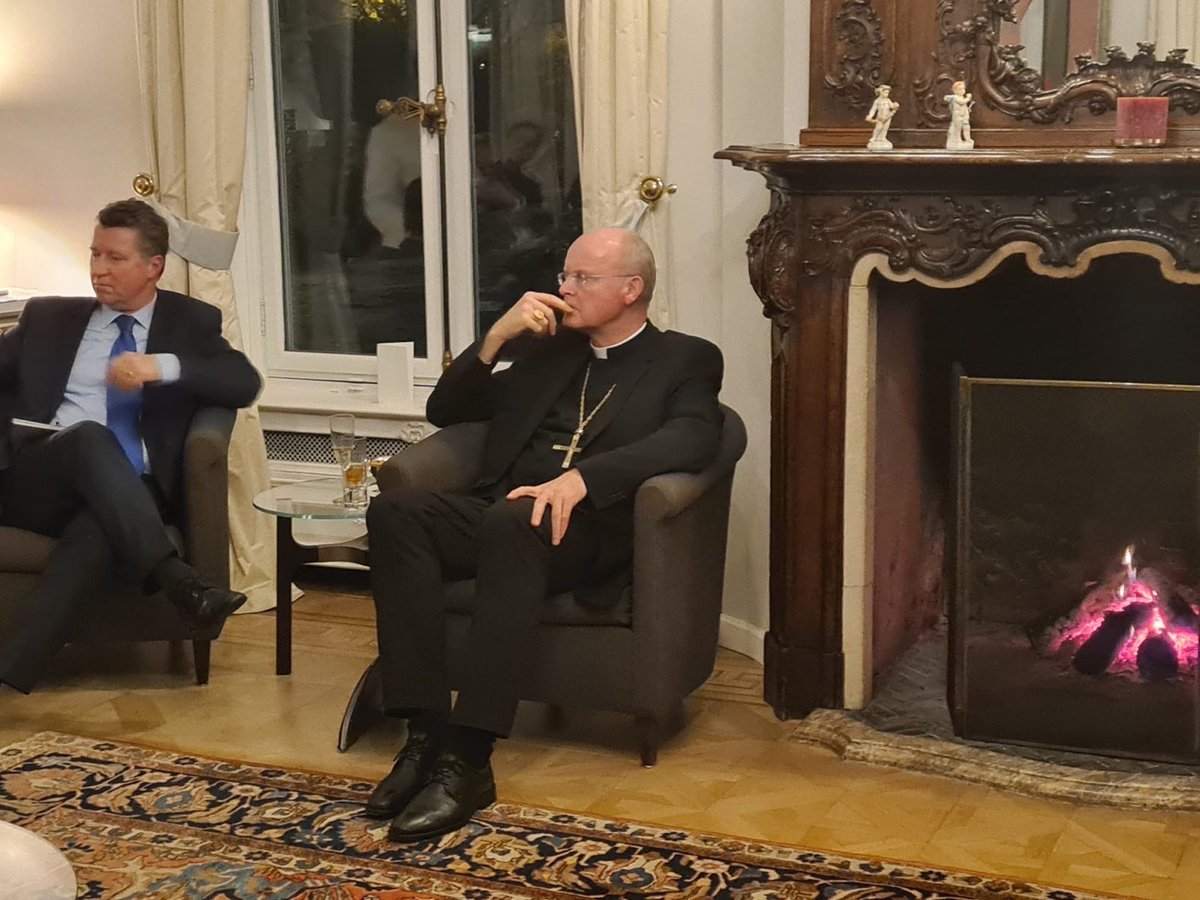 Fascinating and thought-provoking discussion last night at Ambassador von Geyr’s Residence on the role of religion in wars and conflict-resolution with the Catholic Military Bishop of the #Bundeswehr, Dr Franz-Josef Overbeck.