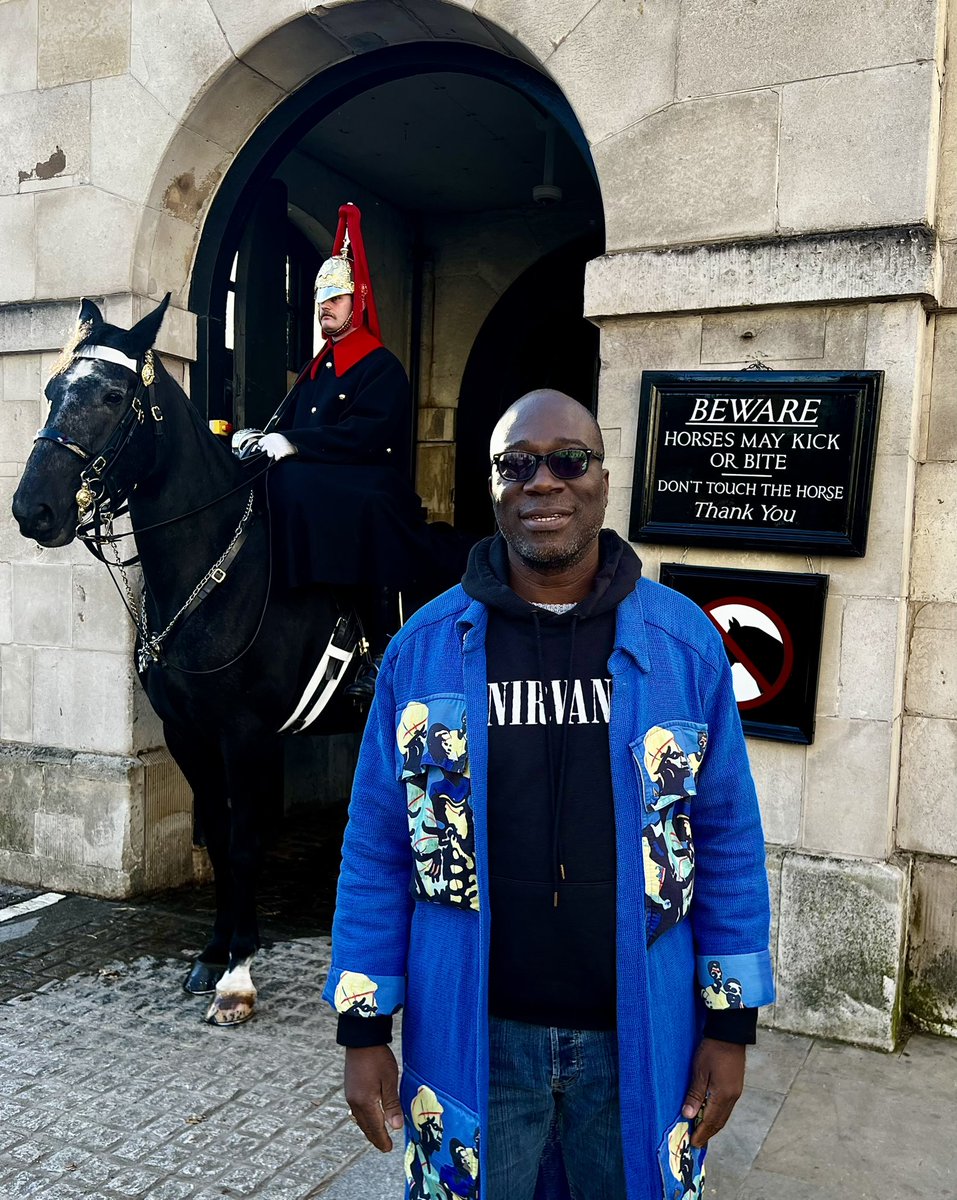 Jacobleu1's tweet photo. À Londres🇬🇧 pour l’Expo 🎨🇨🇮
Vernissage : VENDREDI 29 NOVEMBRE À 18H
Lieu : Elements Contemporary Art Space https://t.co/vtnXfuo91F
À suivre …
#jacobleu #art #exhibition #contemporary #london #uk #itsliquid https://t.co/hbAVoMJgJd