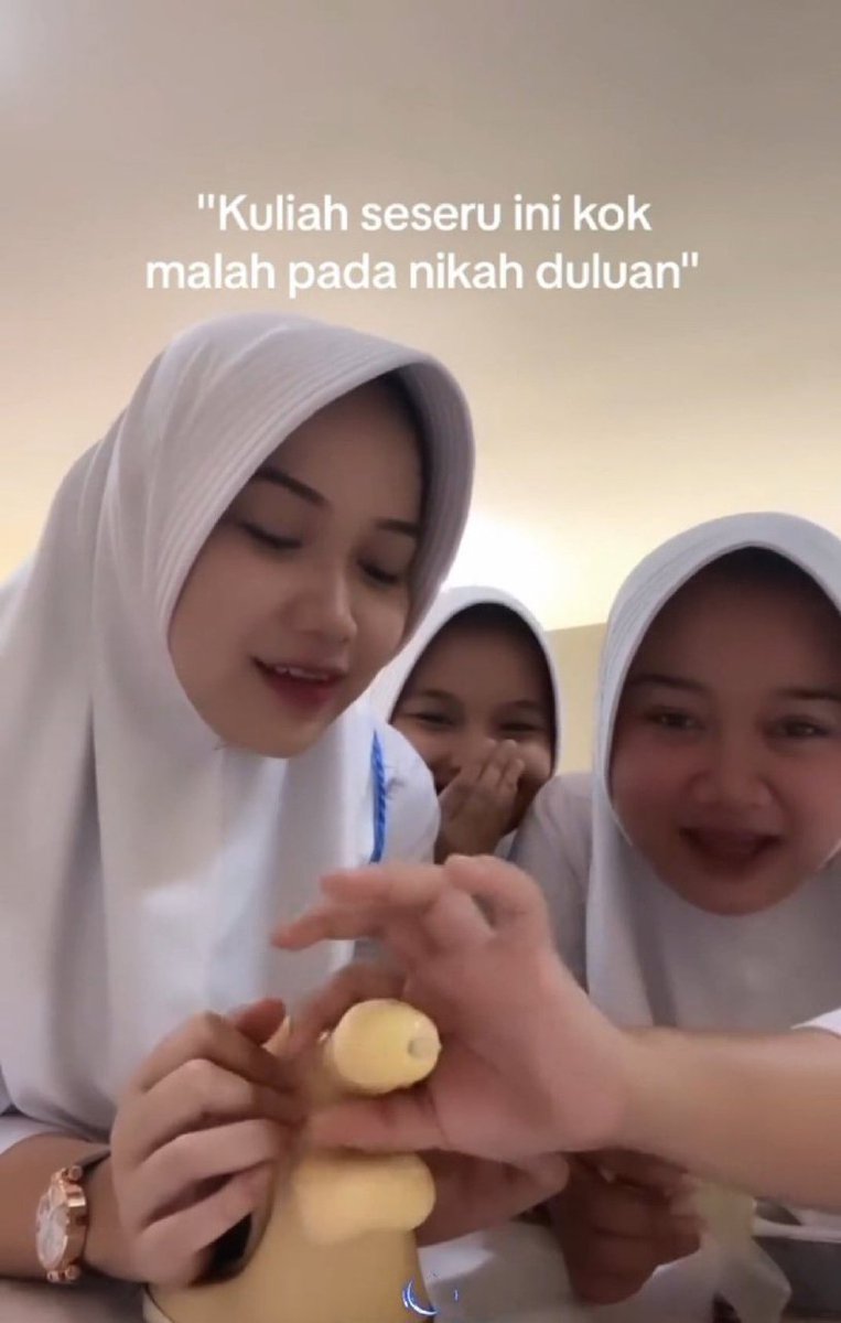 Ternyata seseru itu jadi perawat 🤣

Heh! Bisa pegang apa itu 🫵🏼😭