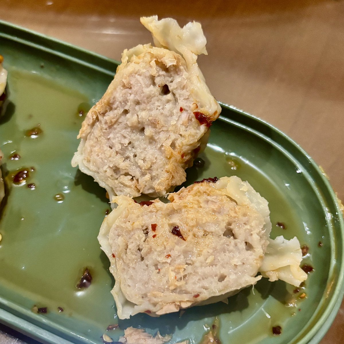 Bener2 nemu hidden gem… dimsum 50pcs cuma 100rb?!?? Udah gt rasanya DAGING BGTTT