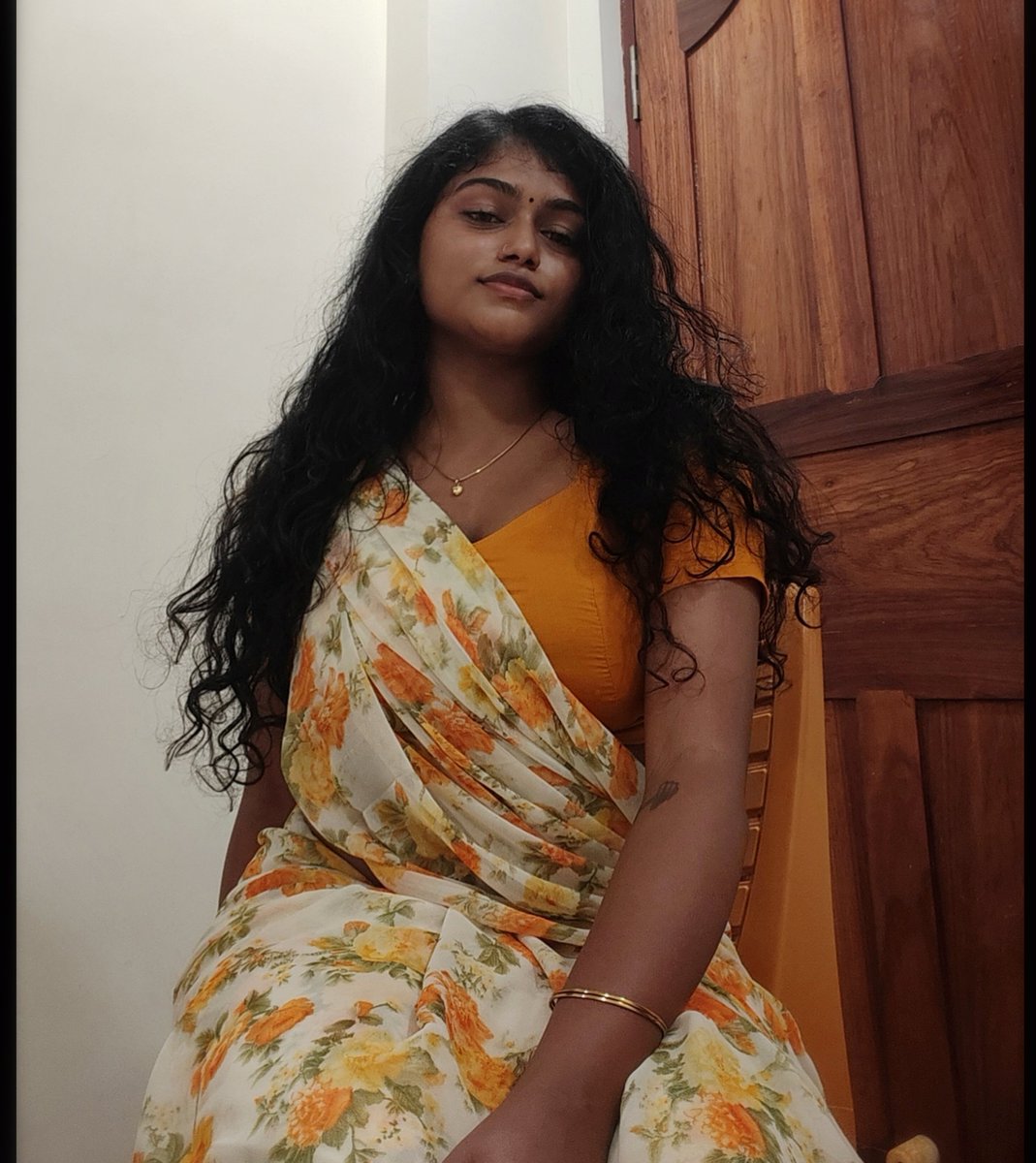 rahini_126's tweet image. 🧡
#raha #chennai #sareelove #dusky #duskybeauty 
#selfiesdump #boredom