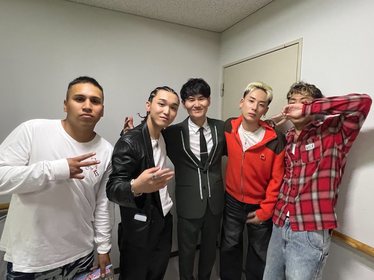 【NHK四国】この後19:30オンエア🌐⚡️

Frankkiss &amp;T-STONE &amp; AIRIE &amp; KUYA MIGUEL
番組の為に特別に1曲作ったよ👌

ライブでは南原清隆さんとコラボ🎬🔜

nhk.or.jp/matsuyama/lrep…