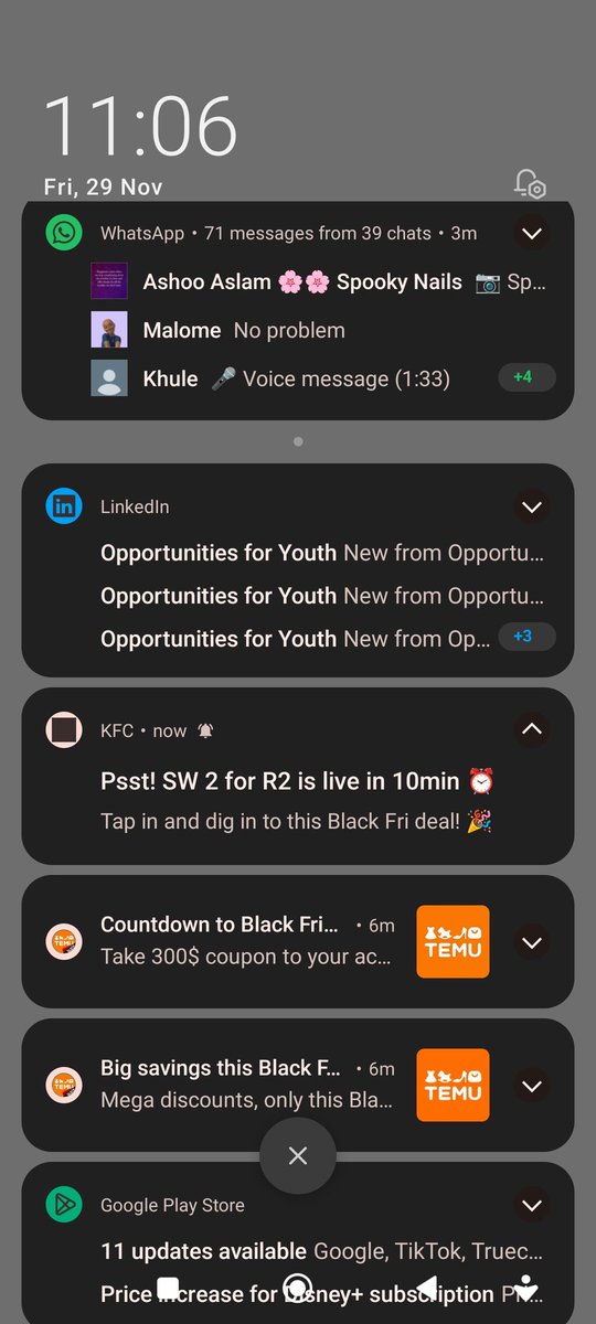 Kim_Mkhush's tweet photo. @KFCSA Mara KFC, I got a notification saying the R2 SW special will go live in 10min. I opened the app, saw the pop up and less than 10min later it said "Askies, you missed it". I don't understand because if you look at the times on my phone (eg. 11:07 and then 11:09) I was on time 🤔😂 https://t.co/SVGMWlCUPd