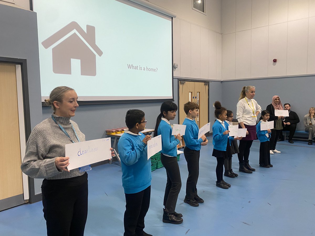 rainbowPLA's tweet image. Good morning. We were delighted to be joined by Lucinda from @TBSR13 this morning to speak to the children about the work they do supporting the homeless of Bradford. We are collecting donations to help them as part of our #WinterGiftProgramme Full details are in the newsletter.