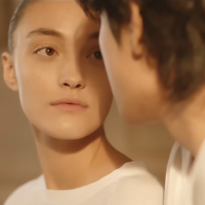 ทฤษฎี | mv เพลง winter ahead ได้รับแรงบันดาลใจจาก 1. ปรัมปรากรีก pygmalion ประติมากรที่หลงรักรูปสลักของตน จนได้รับพรจากเทพ aphrodite ให้ประติมากรรมหญิงสาวมีชีวิตขึ้นมา ชื่อว่า galatea
ซึ่งดูเหมือนว่านอกจาก galatea แล้ว บุคคลในปาร์ตี้คนอื่น ๆ ก็เกิดจากรูปปั้นของแทฮยองเช่นกัน
(1)