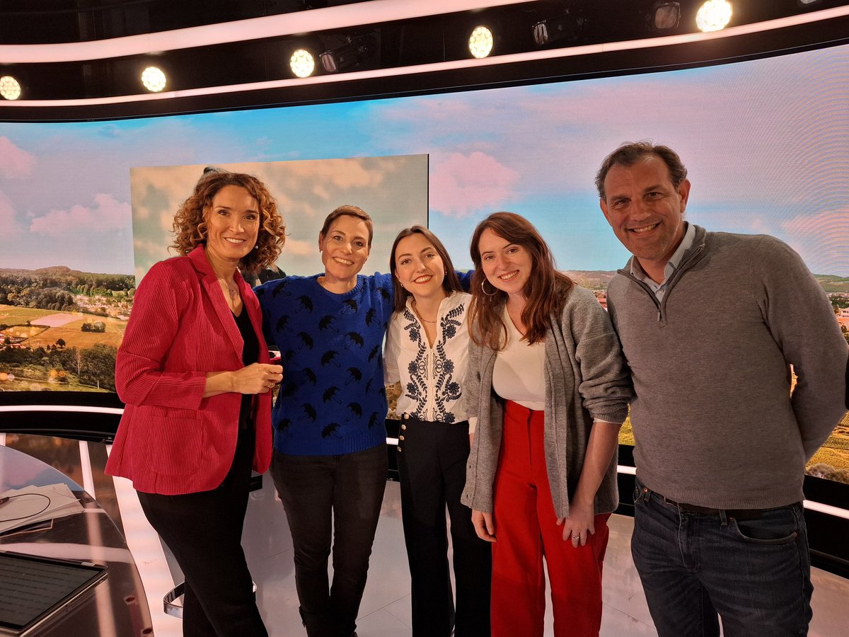 S. RANG des ADRETS (@sander_news) on Twitter photo Elles nous racontent chaque jour les actualités de Lyon et de Dijon dans nos journaux de <a href="/TF1Info/">TF1Info</a>
Merci très chères correspondantes d’être venues nous rendre visite !
<a href="/ER_journalist/">Elise Regaud</a> <a href="/faustinemg/">Faustine Magnetto</a> <a href="/gaellecharnay/">charnay</a> <a href="/MSLacarrau/">Marie-Sophie Lacarrau</a> Elles nous racontent chaque jour les actualités de Lyon et de Dijon dans nos journaux de <a href="/TF1Info/">TF1Info</a>
Merci très chères correspondantes d’être venues nous rendre visite !
<a href="/ER_journalist/">Elise Regaud</a> <a href="/faustinemg/">Faustine Magnetto</a> <a href="/gaellecharnay/">charnay</a> <a href="/MSLacarrau/">Marie-Sophie Lacarrau</a>