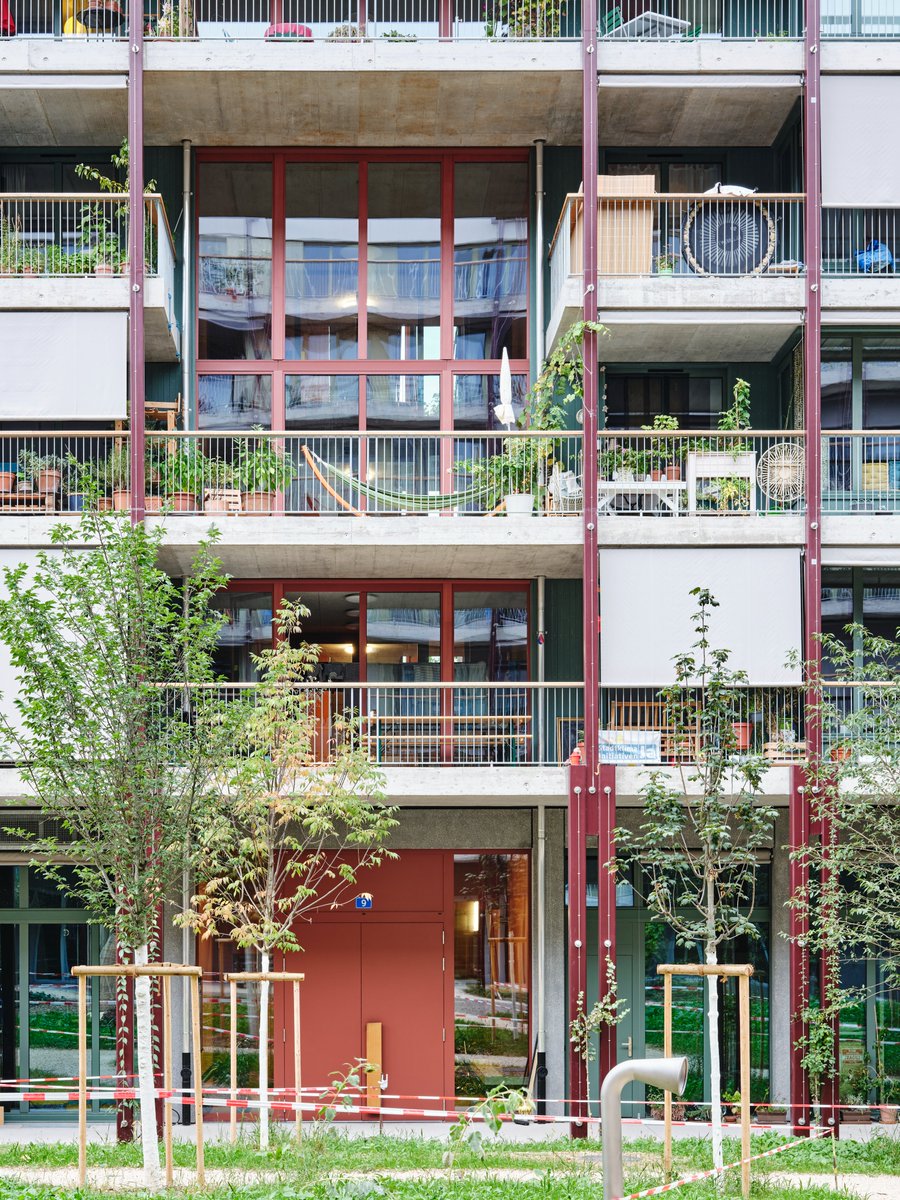 Nachhaltige #Mehrgenerationensiedlung in Basel:
Ökologische, soziale und ökonomische #Nachhaltigkeit ist der Leitstern für das LeNa-Haus auf dem Basler #Westfeld-Areal. Eine Videodokumentation bietet authentische Einblicke in den LeNa-Alltag: lena.coop/projektdokumen…