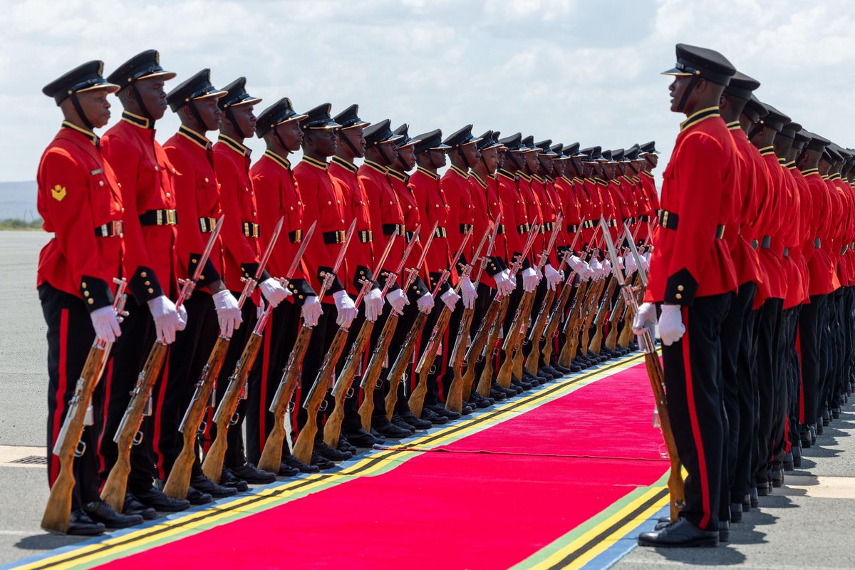 Mucombamacharia's tweet image. BREAKING: President @WilliamsRuto touches down in Kilimanjaro for landmark #EACSummit! Set to join fellow East African leaders in Arusha as regional powerhouses gather for crucial talks. Big decisions ahead for our shared future!