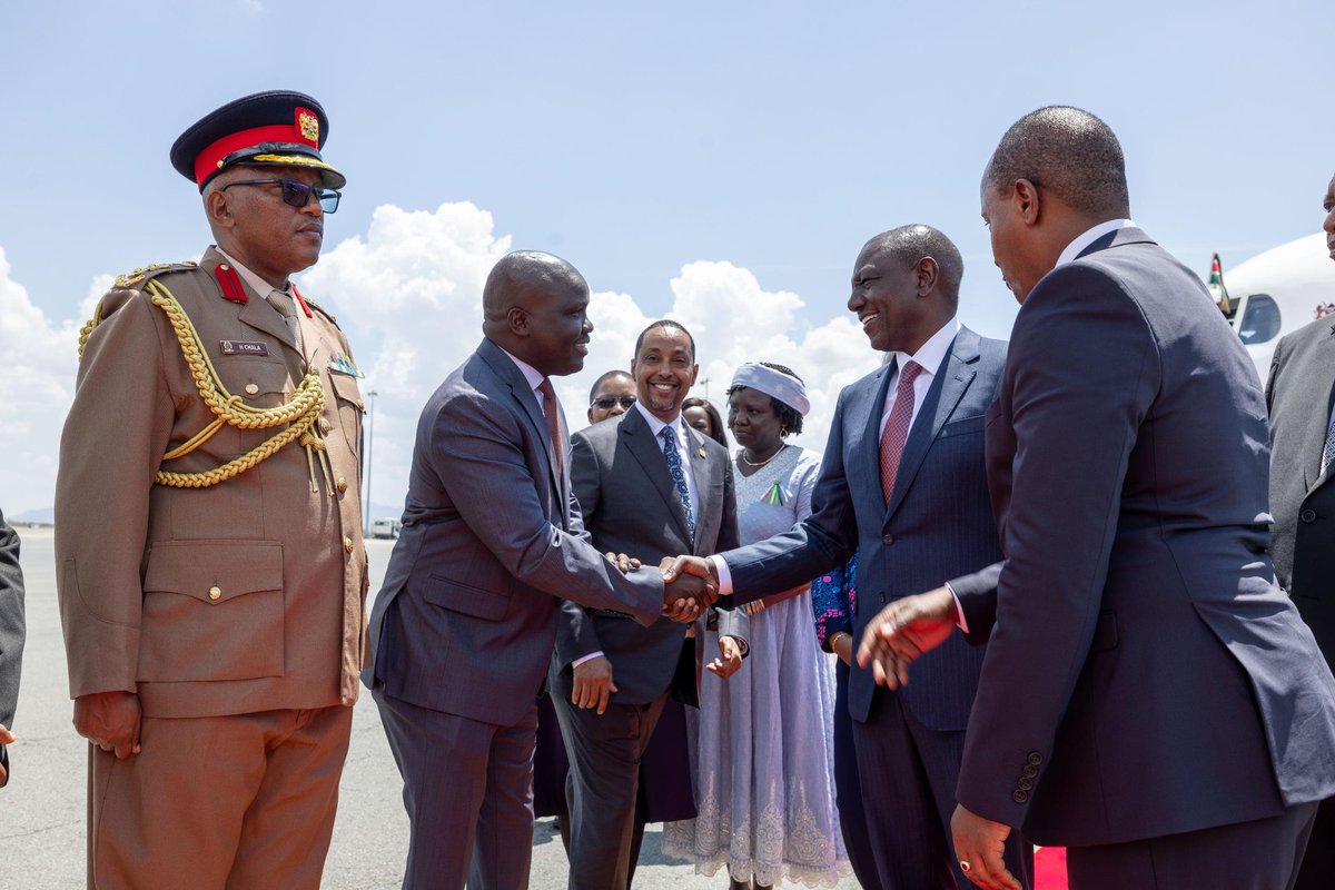 Mucombamacharia's tweet image. BREAKING: President @WilliamsRuto touches down in Kilimanjaro for landmark #EACSummit! Set to join fellow East African leaders in Arusha as regional powerhouses gather for crucial talks. Big decisions ahead for our shared future!