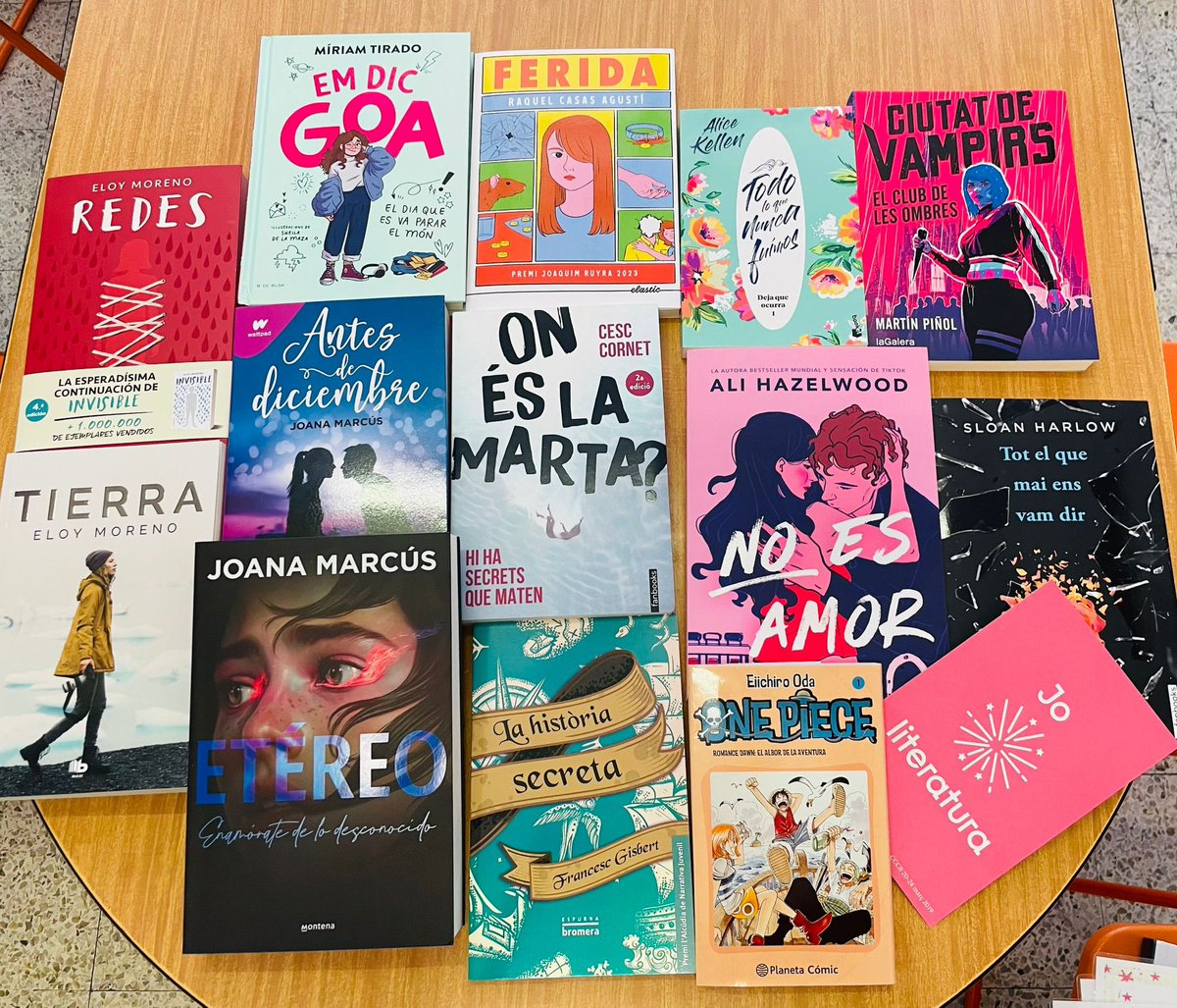 Han arribat les NOVETATS al servei de préstec de l’ESO! Gràcies @LlibreriaSendak per la vostra complicitat! #somjesúsmaria i #somgranslectores