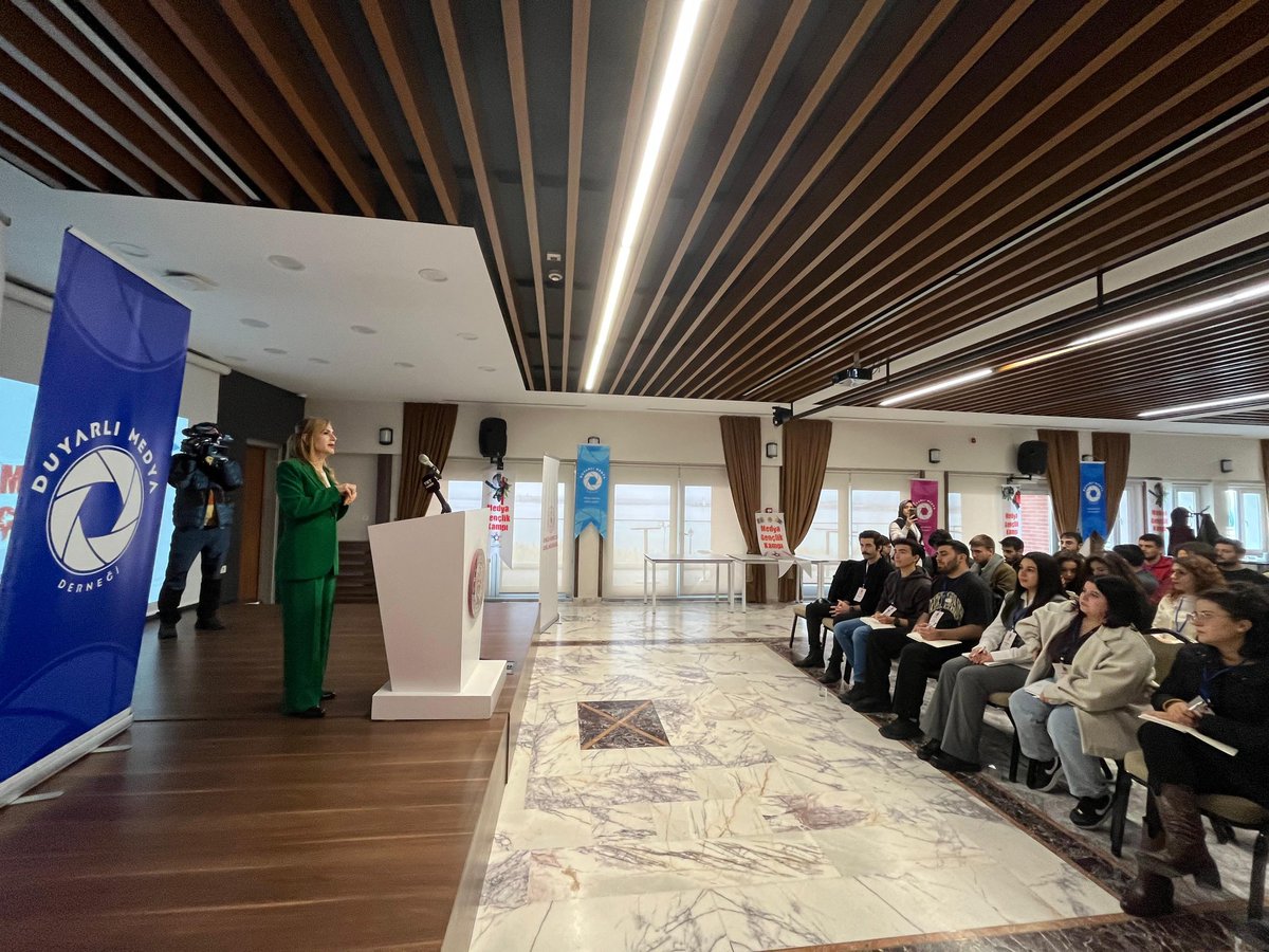 TRT Haber Spikeri <a href="/nilgunbalkac/">Nilgün Balkaç</a> ile kampımızın ilk dersi başladı. 

<a href="/GSBgenclik/">Gençlik Hizmetleri</a> 
@iletisim_ahbv 
<a href="/trthaber/">TRT HABER</a>