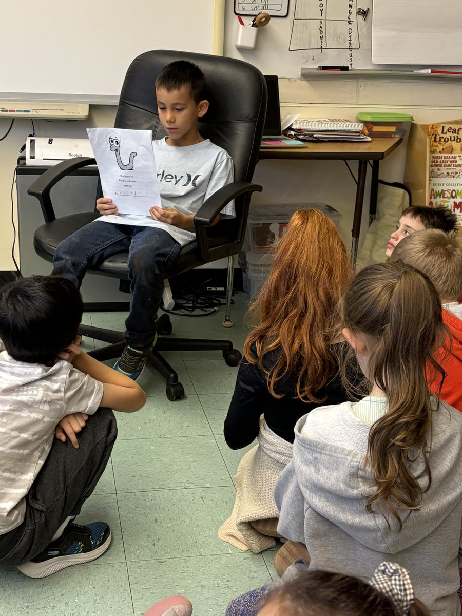 MsHickeysClass's tweet image. So many creative and interesting journal entries about our worm friends. D even found his worm friend enjoying a rainy day! 🪱 @MorrisAcademy1