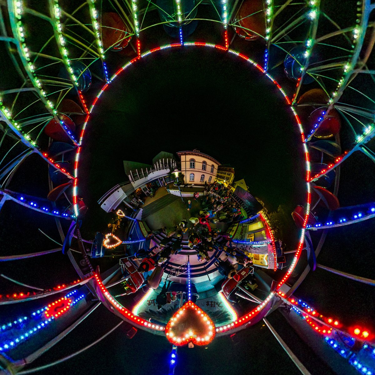 KanDao Technology (@kandaovr) on Twitter photo A Ferris wheel glowing against the night sky. 🎡
Can you spot the beautiful circles hidden in each shot? 🧐
📸<a href="/BartAchilles/">Bart Achilles</a> with QooCam 3 Ultra
#qoocam3ultra #kandao #8KResolution #360camera #nightphotography #FerrisWheel #playground #Christmas #lowlightphotography #lifein360 A Ferris wheel glowing against the night sky. 🎡
Can you spot the beautiful circles hidden in each shot? 🧐
📸<a href="/BartAchilles/">Bart Achilles</a> with QooCam 3 Ultra
#qoocam3ultra #kandao #8KResolution #360camera #nightphotography #FerrisWheel #playground #Christmas #lowlightphotography #lifein360