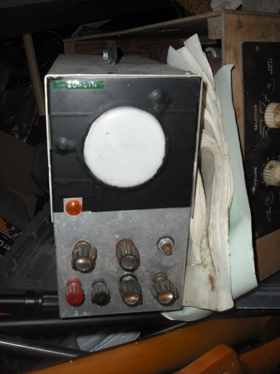 Amp_stack's tweet image. Car  load of valve gear my dad rescued. Radio ham stuff.