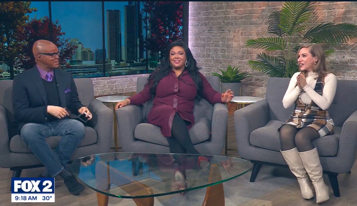 watchertv2000's tweet photo. Happiest holidays @leethomastv @hilarygolston @kellierowe https://t.co/zYsxf2owAp