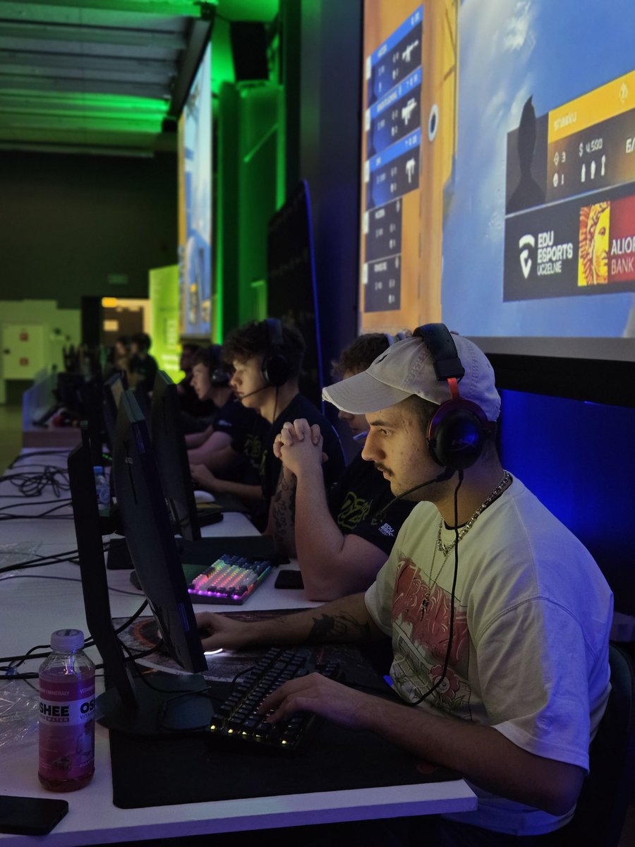 EDU ESPORTS Uczelnie (@edu_esports) on Twitter photo W meczu LOL-a puchar zgarnął <a href="/AGH_Krakow/">AGH Kraków</a> 🏆
Czy PK postawi na rewanż w CS2? 🤔
👉 Właśnie ruszyło drugie starcie naszych uczestników – PK i AGH Kraków – na ESPORTOWYCH DERBACH KRAKOWA z <a href="/AliorBankSA/">Alior Bank SA</a> 🗣️
mecz możecie śledzić też tutaj:
m.twitch.tv/jaskierbb W meczu LOL-a puchar zgarnął <a href="/AGH_Krakow/">AGH Kraków</a> 🏆
Czy PK postawi na rewanż w CS2? 🤔
👉 Właśnie ruszyło drugie starcie naszych uczestników – PK i AGH Kraków – na ESPORTOWYCH DERBACH KRAKOWA z <a href="/AliorBankSA/">Alior Bank SA</a> 🗣️
mecz możecie śledzić też tutaj:
m.twitch.tv/jaskierbb