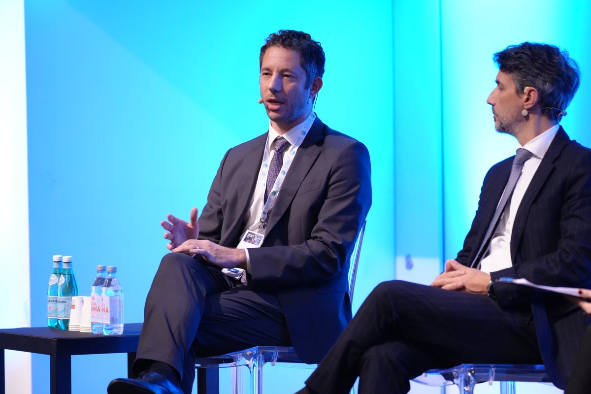 Payvolution's tweet photo. Si prosegue con il panel di questa sessione plenaria di chiusura, sul palco Marco Cito @ITAtradeagency, Agenzia @Laura Larducci @MEF_GOV e Giancarlo Goretti, Divisione Centro per l'innovazione Milano - Hub @bancaditalia  
#payvolution #ABI #ABIEventi #Bancaforte https://t.co/qsyAS3L3OJ