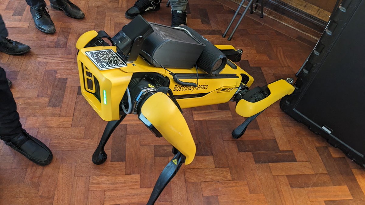Alleyns_AW's tweet photo. Great time at the @SSLP_Southwark Aerospace Careers Day. Had loads of fun learning about ways to access the industry and interactive with Spot by Boston Dynamics! #AlleynsScience #AlleynsSTEM https://t.co/oNW2V2mImw