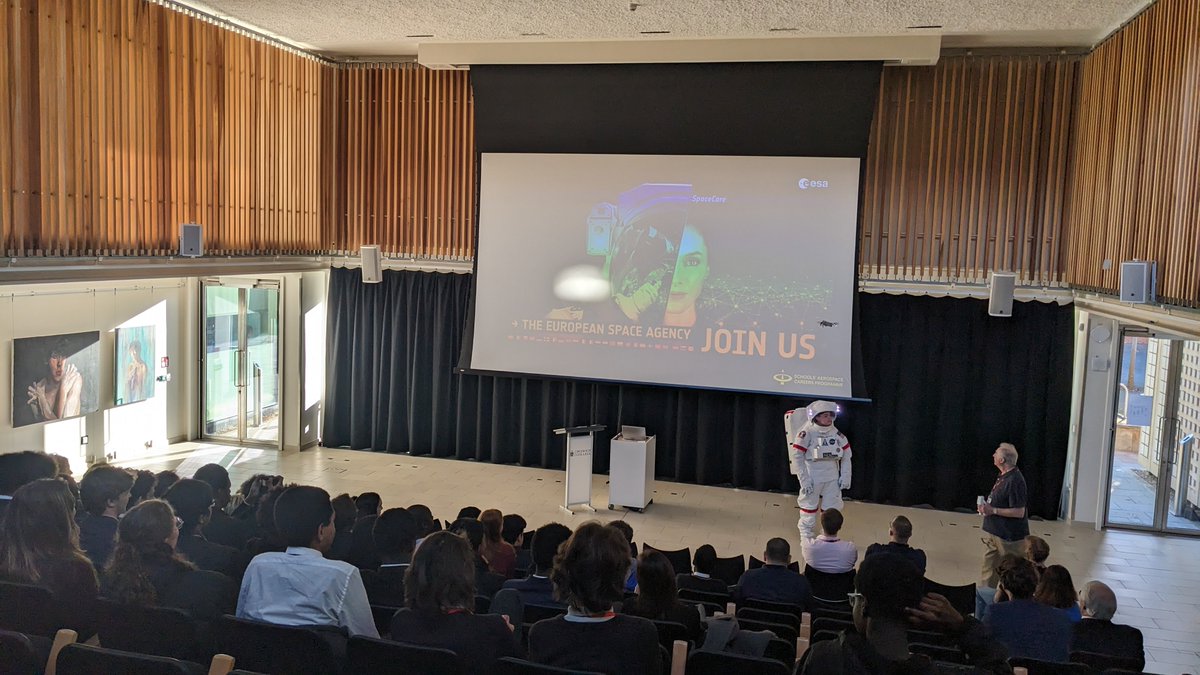 Alleyns_AW's tweet photo. Great time at the @SSLP_Southwark Aerospace Careers Day. Had loads of fun learning about ways to access the industry and interactive with Spot by Boston Dynamics! #AlleynsScience #AlleynsSTEM https://t.co/oNW2V2mImw