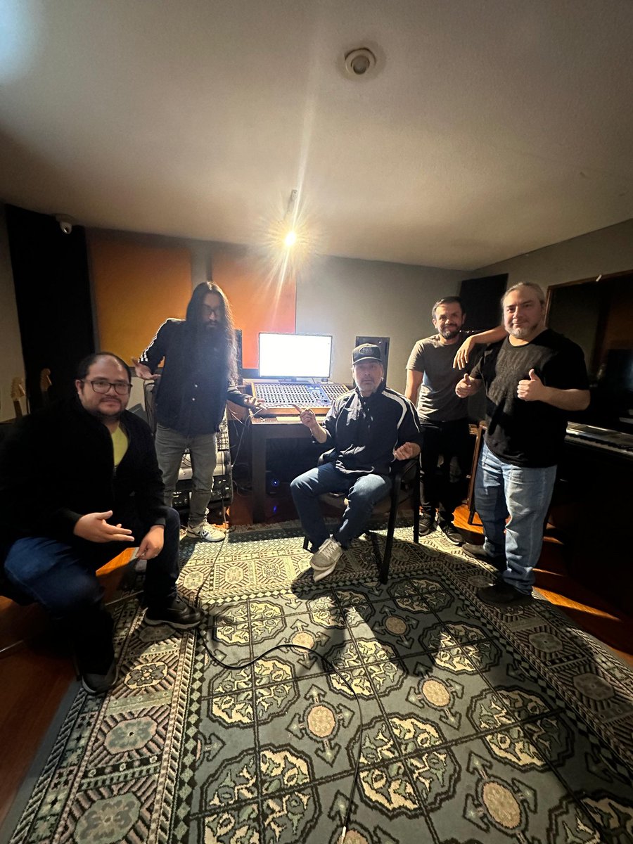 Terminamos un Nuevo Disco!  No saben las ganas que tenemos de que lo escuchen!  Atentos todos 💀💀💀💀💀 el regreso de @juancalaverabanda esta cerca #JuanCalavera