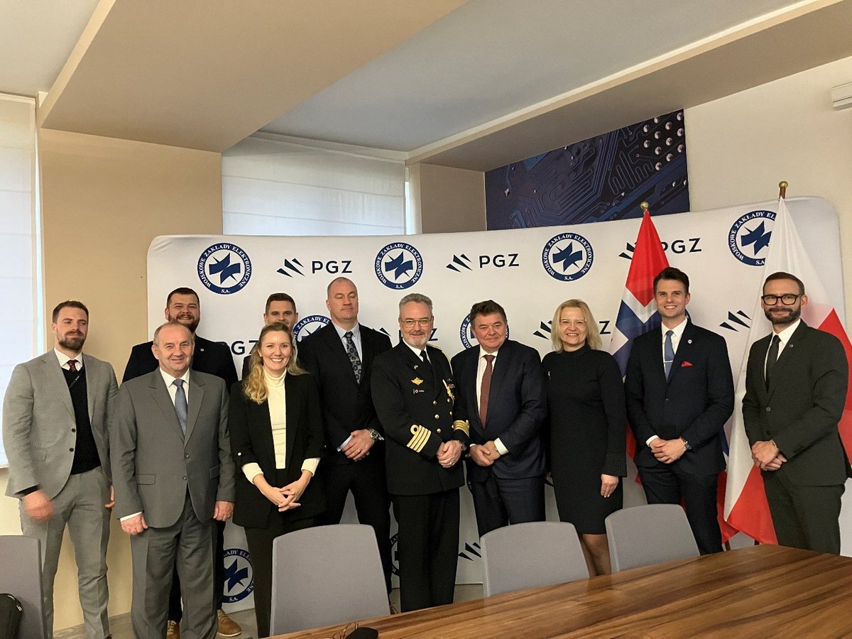 PGZ_pl's tweet image. Spółka @PGZ_WZE_SA gościła delegację🇳🇴, której przewodniczył Ambasador Øystein Bø. Największą uwagę gości zwróciło Centrum Produkcyjno-Serwisowe Pocisków Rakietowych #NSM. Tematem rozmowy była także dalsza współpraca #WZE🇵🇱 i @KOGDefence🇳🇴
 🗒️ tiny.pl/71xk_x44