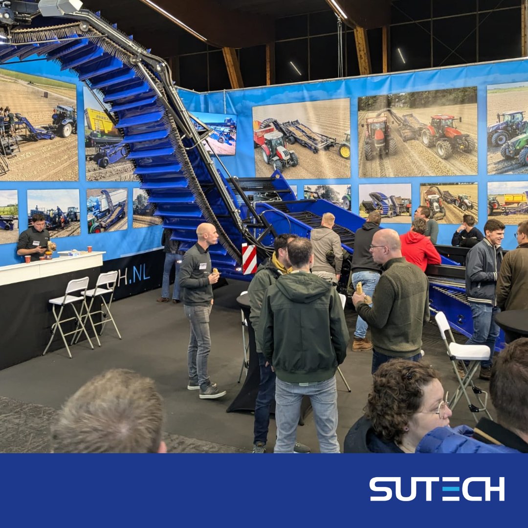 Zeer geslaagde eerste Interpom!

Afgelopen zondag, maandag en dinsdag stonden wij met onze uien-/aardappellader in een van de beurshallen van de #Interpom in Kortrijk. Een groot succes!

Dank voor jullie bezoek, het delen van jullie ervaringen en de interesse in onze machines! 🙏