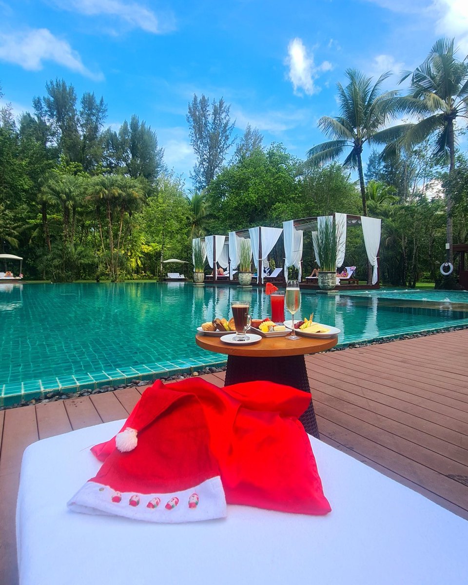 It’s that time of year again, friends! Santa’s making the most of his pre-flight downtime with a little R&amp;R by The Sarojin pool—because even he needs a break before tackling the ultimate delivery marathon! 🎅💦 

sarojin.com