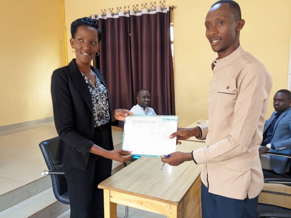 Uyumunsi kukigo cya yego center Gisagara habereye umuhango wo gusinya imihigo y'urubyiruko umwaka wa 2024-2025 tunishimira igikombe twegukanye cy'imihigo y'urubyiruko mu karere ka Gisagara ndetse na Gisagara kurwego rw'igihugu. Turiteguye kongera kuba urugero rw'ibishoboka.