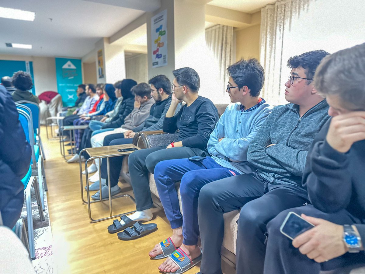 İzmir Gençlik ve Spor İl Müdürü sayın Murat ESKİCİ ve İzmirimize okumaya gelen Üniversite öğrencilerimiz ile İleri Düzey Liderlik Programı kapsamında bir aradaydık…💐

📍 TÜGVA İzmir Şehit Fethi Sekin Erkek Öğrenci Yurdu
<a href="/tugvaizmir/">TÜGVA İzmir</a>