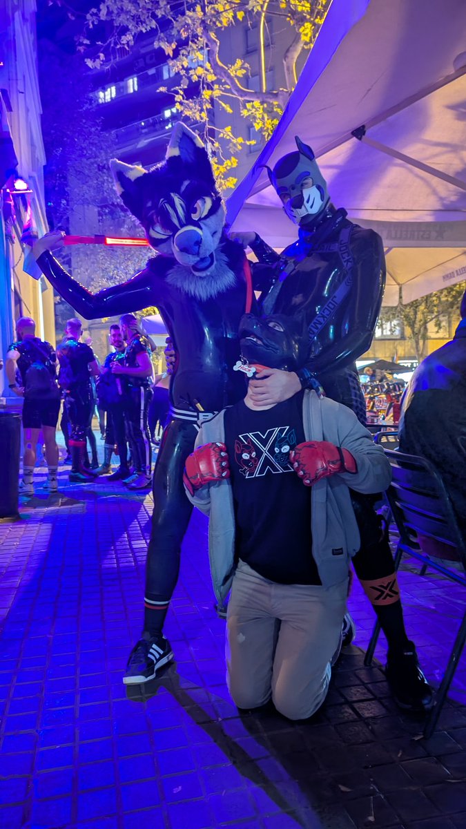 Enjoying Rubber Weekend Barcelona at <a href="/BOXERBARCELONA/">BOXER BARCELONA</a> Café Bar yesterday 👌

w/ <a href="/FurPupHuck/">Huck Pup</a> and <a href="/PupTempoAD/">Tempo/</a> 

#BRW24