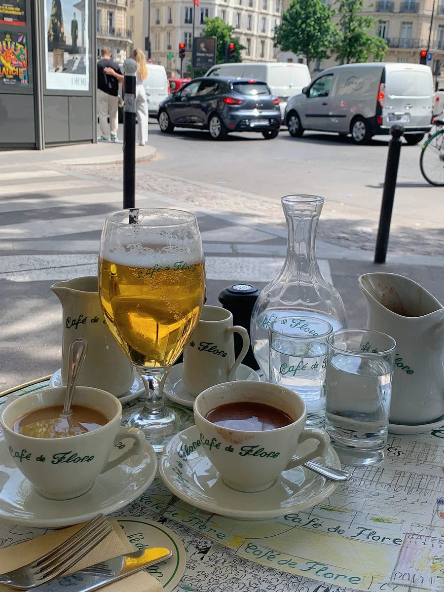 011Antoine's tweet photo. The streets were very congested on Friday. It seems that things are getting better. Everyone came out to play too https://t.co/b92x7xHcAi