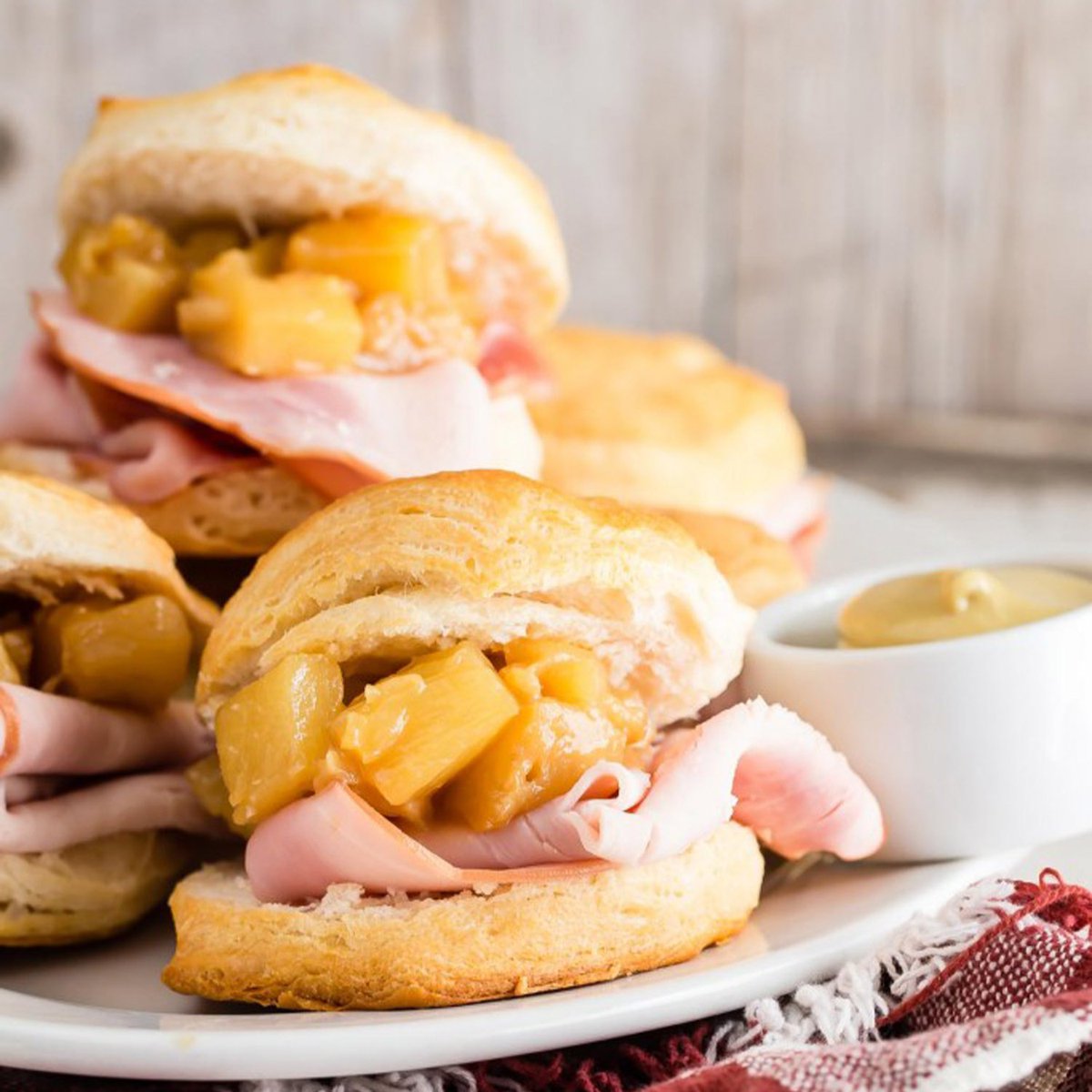 Your reminder to put that leftover Thanksgiving ham to use. Swipe to see how you can incorporate leftovers into your favorite meals. Find more inspo at the 🔗 below! 

bit.ly/4fAuYca