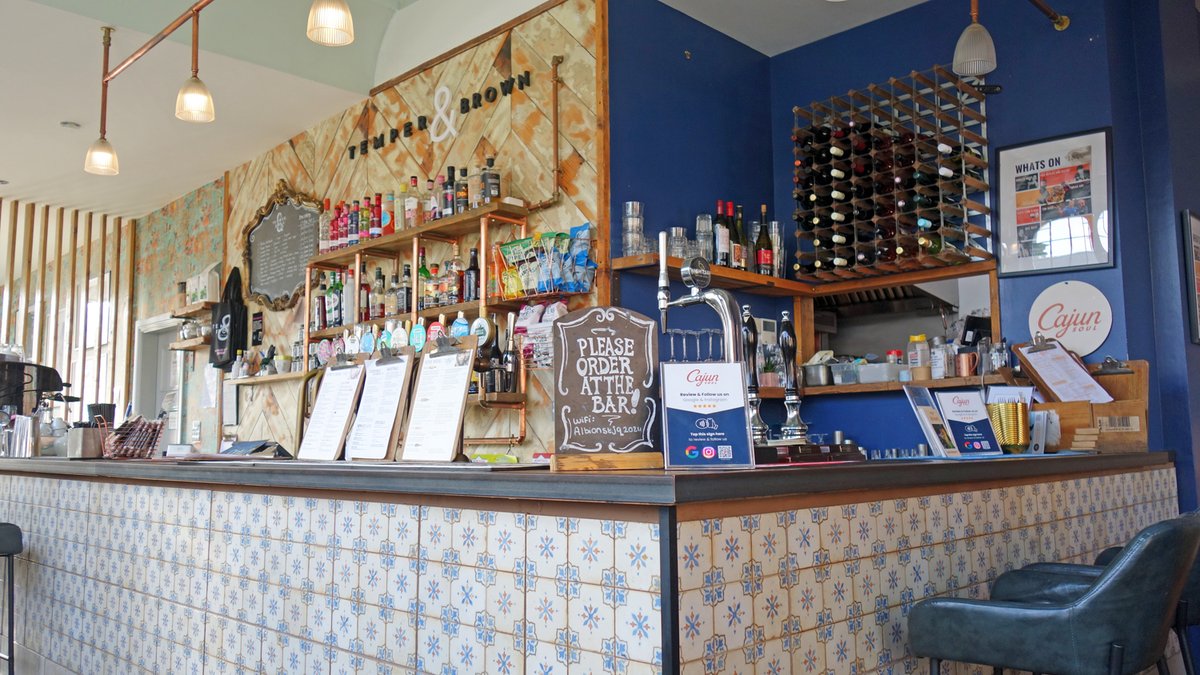 grapevinebirmingham.com/listing/temper… A very festive welcome to <a href="/temperandbrown/">Temper & Brown</a> in the Jewellery Quarter, our latest listing with Grapevine - if you want an escape from the German Markets this is the perfect choice!