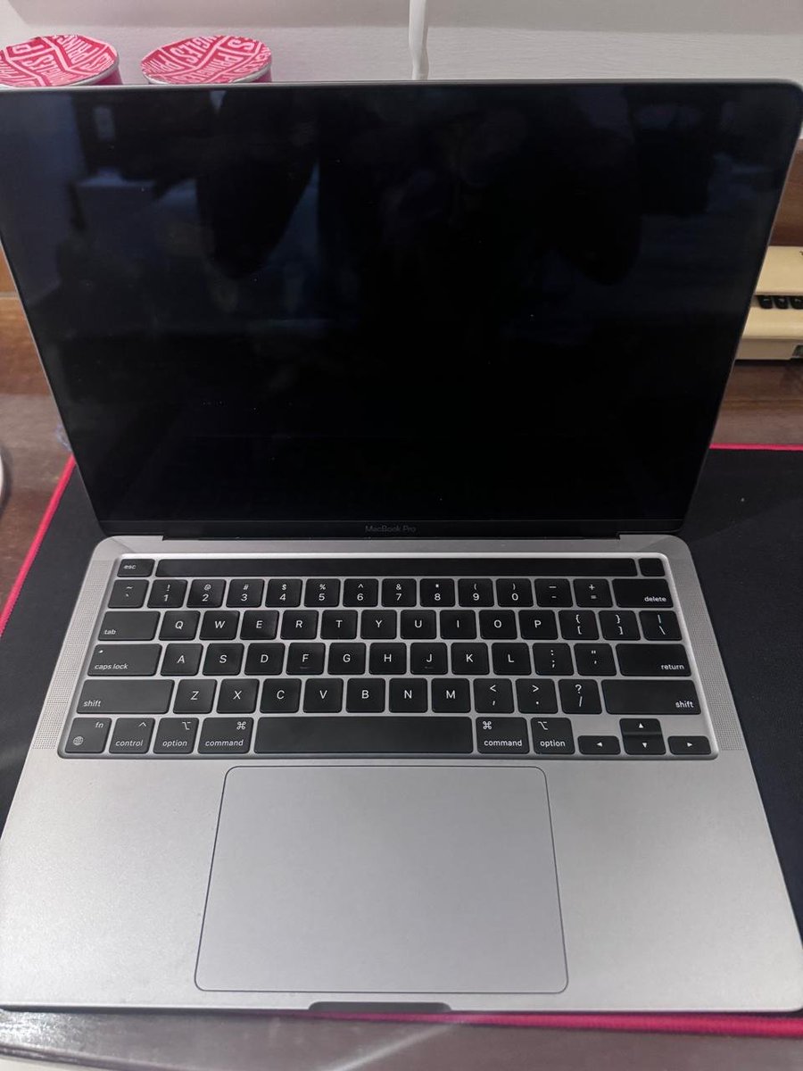 rayllensouza's tweet photo. ALÔ AMIGOS, RT PRA AJUDAR ESSA QUERIDA AQUI

Estamos vendendo o Macbook Pro M1 do Cesar
8GB RAM - SSD512 - Saúde da bateria em 96%

💰 R$ 6.000,00 no pix (mas rola colocar no mercado livre pra parcelar, podemos negociar)

🛍 Entregamos pessoalmente em São Paulo (capital) https://t.co/xoxv60l0e2
