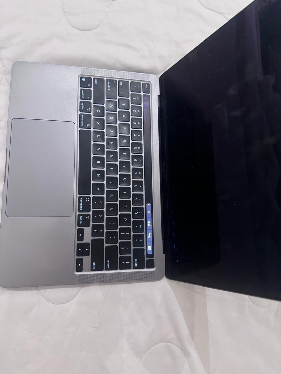 rayllensouza's tweet photo. ALÔ AMIGOS, RT PRA AJUDAR ESSA QUERIDA AQUI

Estamos vendendo o Macbook Pro M1 do Cesar
8GB RAM - SSD512 - Saúde da bateria em 96%

💰 R$ 6.000,00 no pix (mas rola colocar no mercado livre pra parcelar, podemos negociar)

🛍 Entregamos pessoalmente em São Paulo (capital) https://t.co/xoxv60l0e2