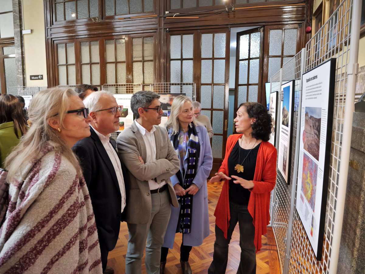 La inauguración de nuestra nueva exposicion: Geología y Minería para la habitabilidad del planeta. Con José María Martel (VICYT del <a href="/CSIC/">CSIC</a> ), Pura Fernández (VACC del CSIC), Cristina Óvilo (directora del <a href="/INIA_es/">INIA-CSIC</a>)  Enrique Sastre, delegado institucional del CSIC en Madrid.