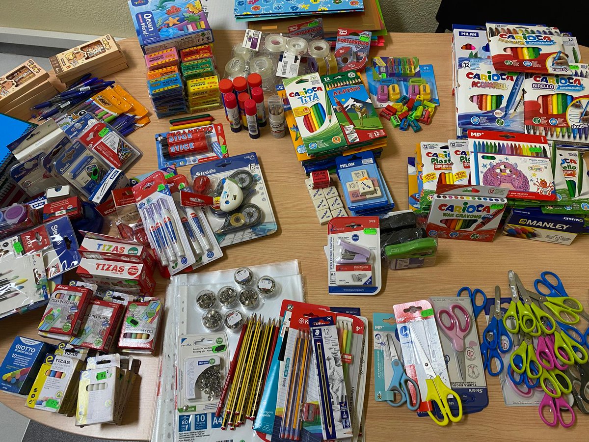 El #CEPA_Mateo Hernández, junto a otros centros de Salamanca, ha realizado una exitosa recogida de material escolar para los afectados por la DANA.
Gracias todos por vuestra generosidad
La unión hace la fuerza, y hoy lo hemos demostrado
#educacion_por_la_dana
#salamancaeducadores