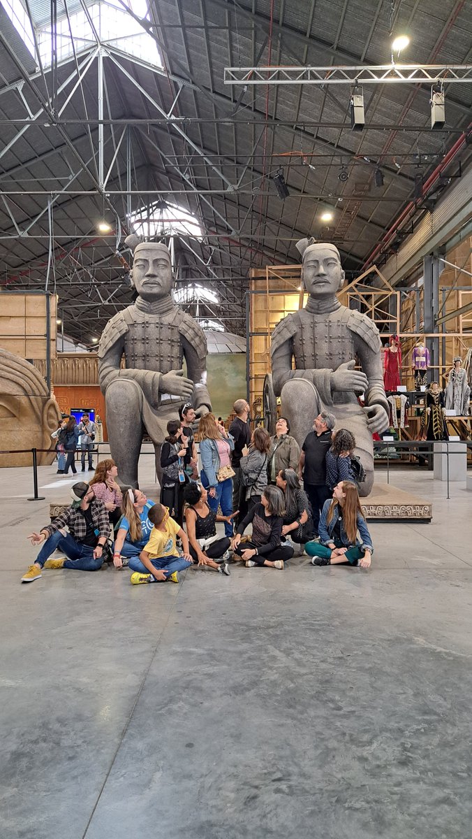 somosficu's tweet photo. #TBT de una experiencia única en la fábrica del Colón 🎭✨

Gracias a nuestro querido amigo Régulo Pachano, gestor cultural venezolano y miembro del staff del Colón, por invitarnos a FICU a disfrutar de este espacio lleno de arte y cultura.

Pudimos compartir con nuestros voluntarios, nuestros aliados y también ampliar la invitación a ONGs hermanas venezolanas, amigas y colegas. 💛

Estos momentos son necesarios: nos inspiran, nos enriquecen y refuerzan lo que somos. ¡Gracias, Régulo, por tu generosidad y talento! 🙌

@regulopachano
@colonfabrica
.
Colegas de
@Psicoven1 
@lazosdlibertad
@FOCVA_ 

#FICU #SomosFICU #Cultura #Arte #Integración #Migrantes #ONG #VenezolanosEnArgentina #CulturaQueInspira