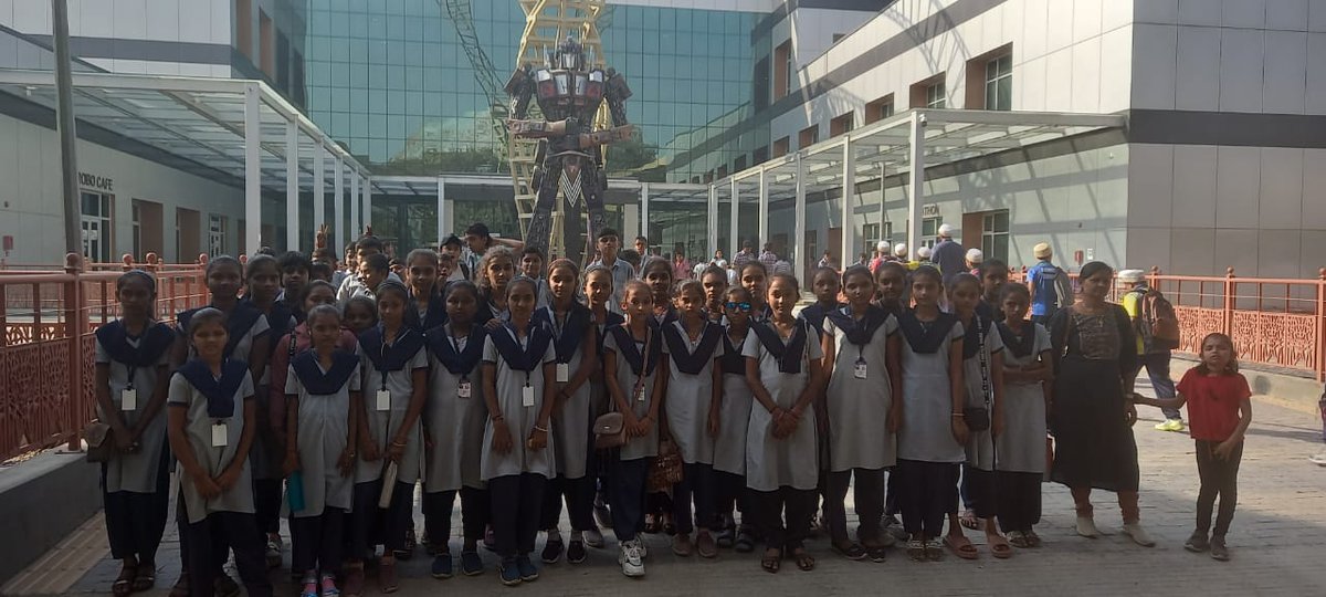 DistrictNavsari's tweet image. "🌟 Exploring the cosmos, unraveling science!
Vidyamandir Pannaj students take a leap into wonder at @GujScienceCity. 🚀 From #InnovativeExperiments to #SpaceOdyssey, every step fuels their #Curiosity. 🌍🪐
#EducationMeetsExploration, where #YoungMinds ignite the #Future! 🌟