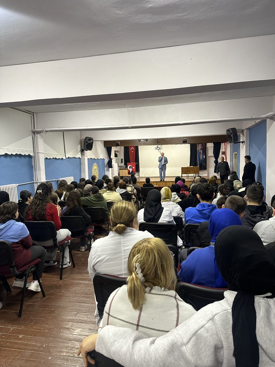 OF_SATCPAL's tweet photo. ÇEDES Projesi kapsamında Of Müftüsü Sayın Ahmet Çelebi tarafından okulumuz öğrencilere yönelik" dinî değerler" konulu program düzenlendi. https://t.co/1lL9Zz2aS2