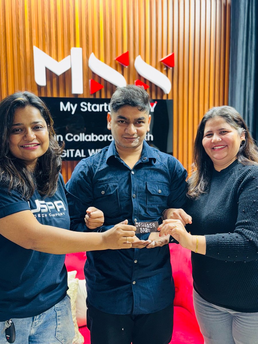 digitalwebL's tweet image. 🎉 Happy Birthday, Tushar! 🎈

Celebrating the brilliant leader of the Digital Web Launcher Team with cake and a toast. Share your love and wishes below! 🎂✨

#TusharsBirthday #TeamSpirit