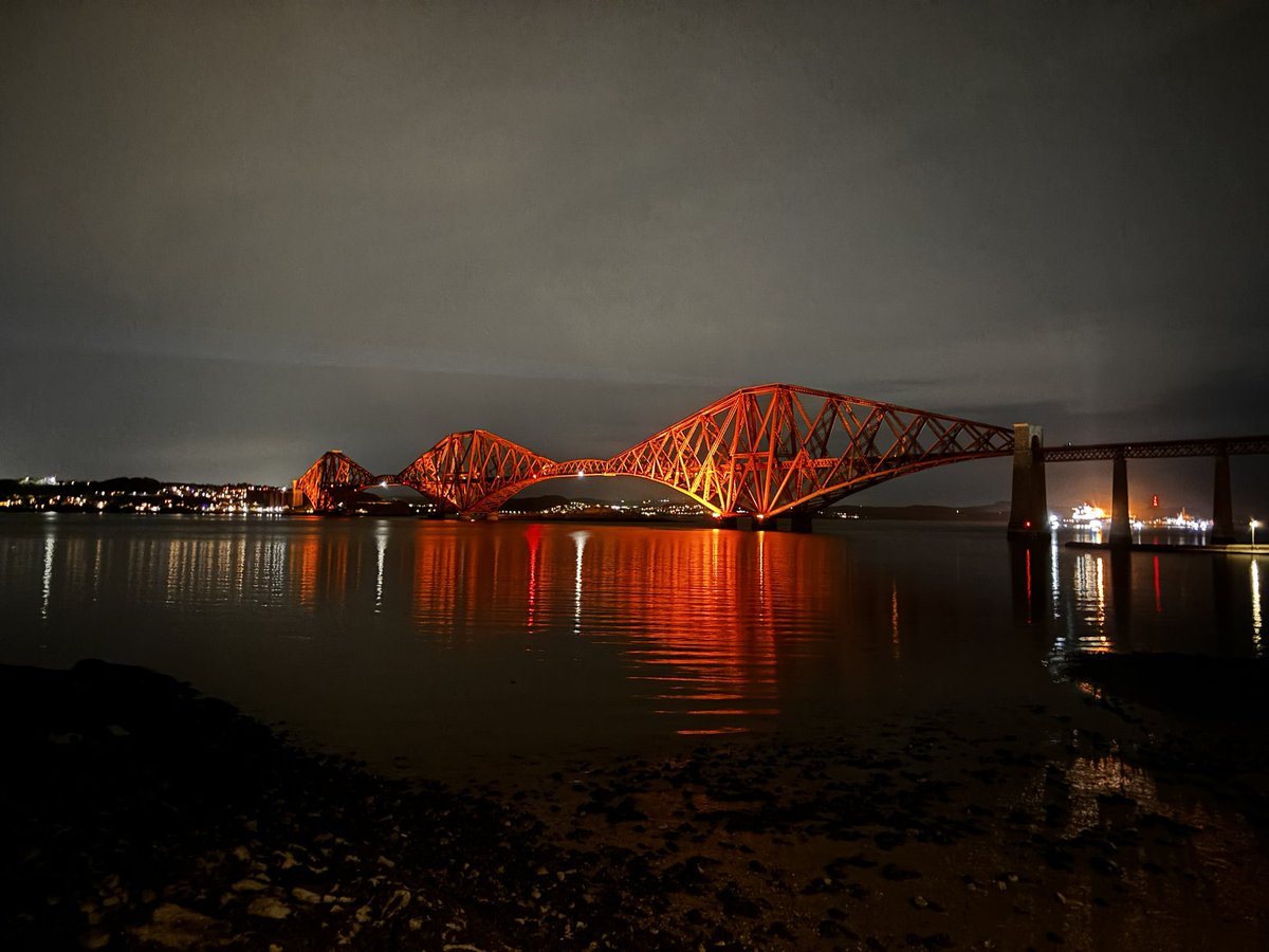 LesleyRecMH's tweet photo. View of the fabulous Forth Rail Bridge from North Queensferry last night. Heading back across to Fife today for @FifeVolAction Peer Network Celebration event-looking forward to catching up and hearing about progress. #FutureIsPeer #PeerSupport https://t.co/A4Sl0oli0I