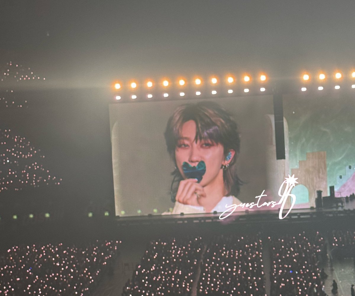 88taIes's tweet image. minghao with the butterfly confetti?????