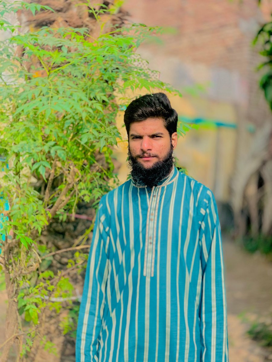 *رسول اللہ ﷺ نے فرمایا:*
"جمعہ کے دن ہر بالغ کے لیے غسل کرنا واجب ہے، اور اگر ممکن ہو تو مسواک کرے اور خوشبو بھی استعمال کرے۔" (صحیح بخاری و صحیح مسلم)