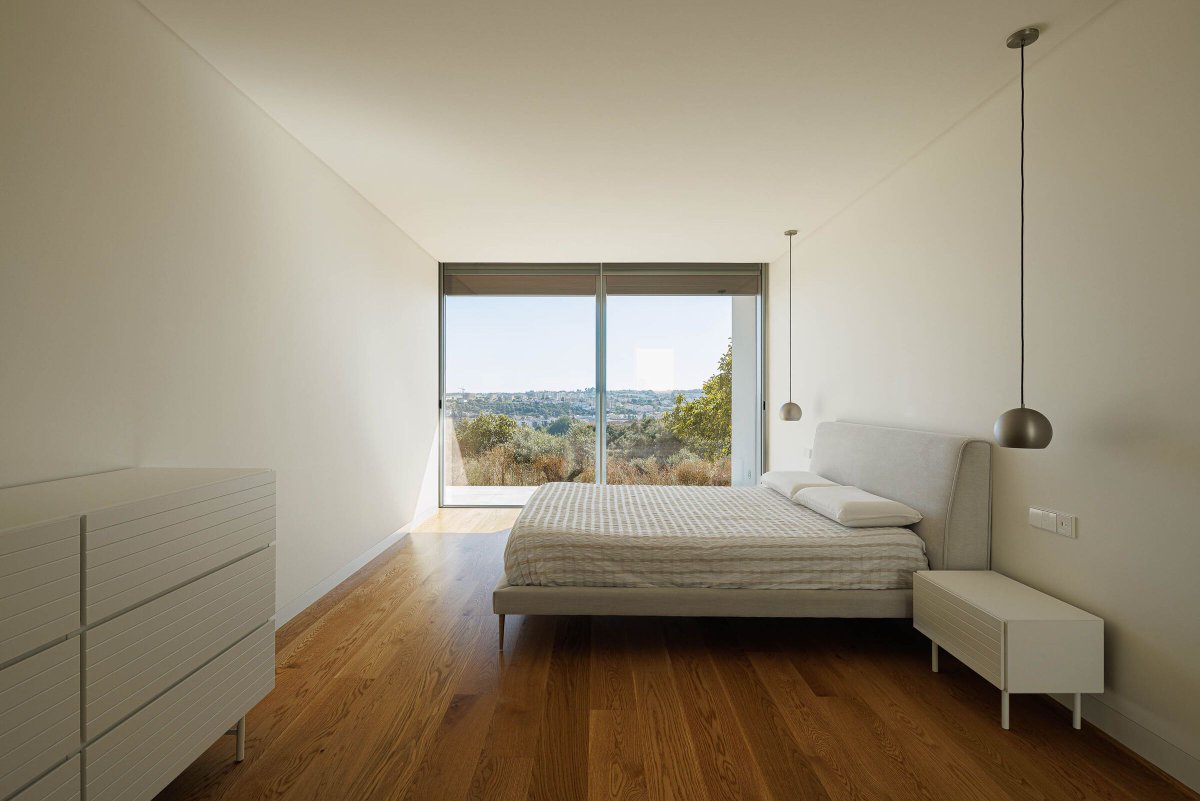 Archello's tweet image. The GD House in Torres Novas showcases a minimalist design with clean geometry and strategic openings that blend interior and exterior.
buff.ly/4fLRb7O

#MinimalistArchitecture #SustainableDesign #ContextualArchitecture