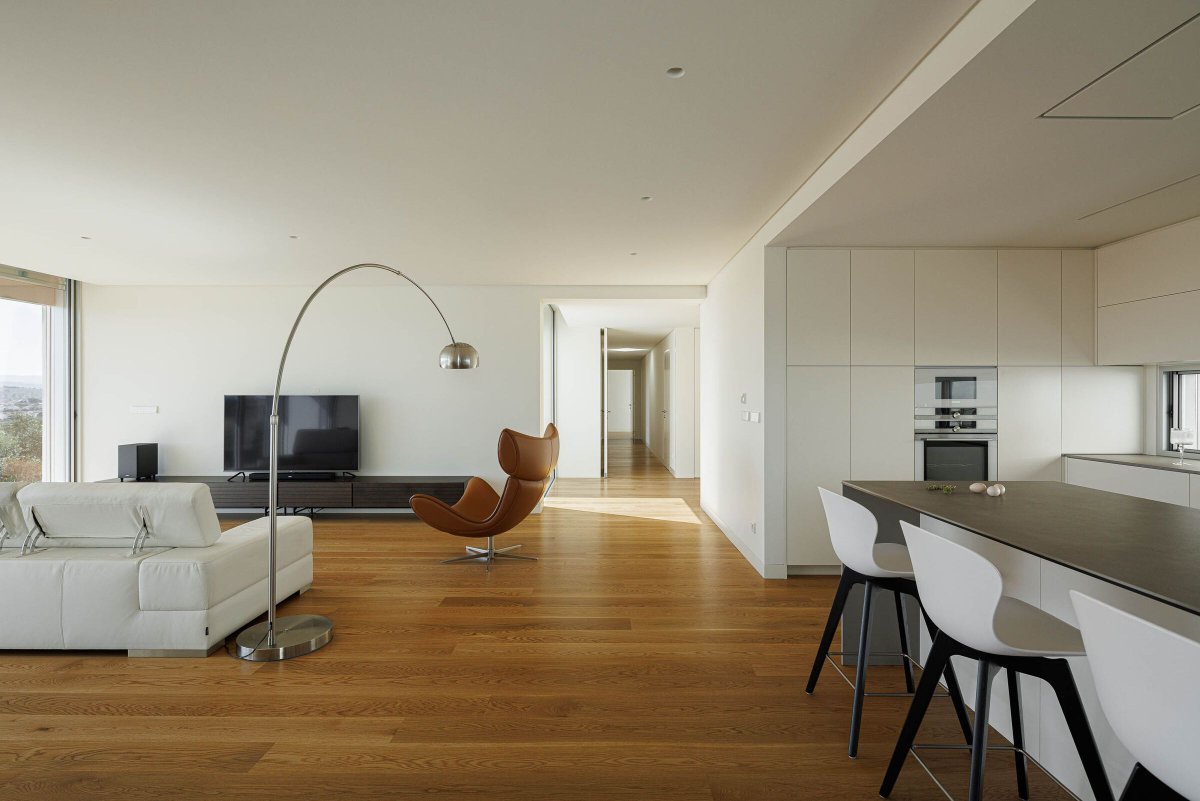 Archello's tweet image. The GD House in Torres Novas showcases a minimalist design with clean geometry and strategic openings that blend interior and exterior.
buff.ly/4fLRb7O

#MinimalistArchitecture #SustainableDesign #ContextualArchitecture