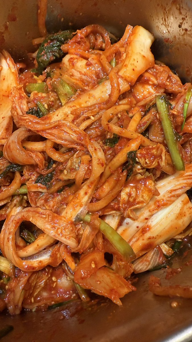 다음주면 노인대학도 종강입니다
조금은 편한 마음으로 아줌마랑 김장을 했어요
일년 양식인듯 하니 든든합니다
돼지 수육을 해서 한 입 야무지게 먹어봅니다