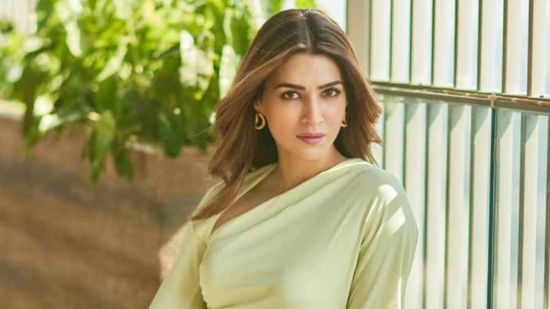 নেপোটিজমের জন্য ইন্ডাস্ট্রি ‘ততটা দায়ী নয়’ কৃতি শ্যানন