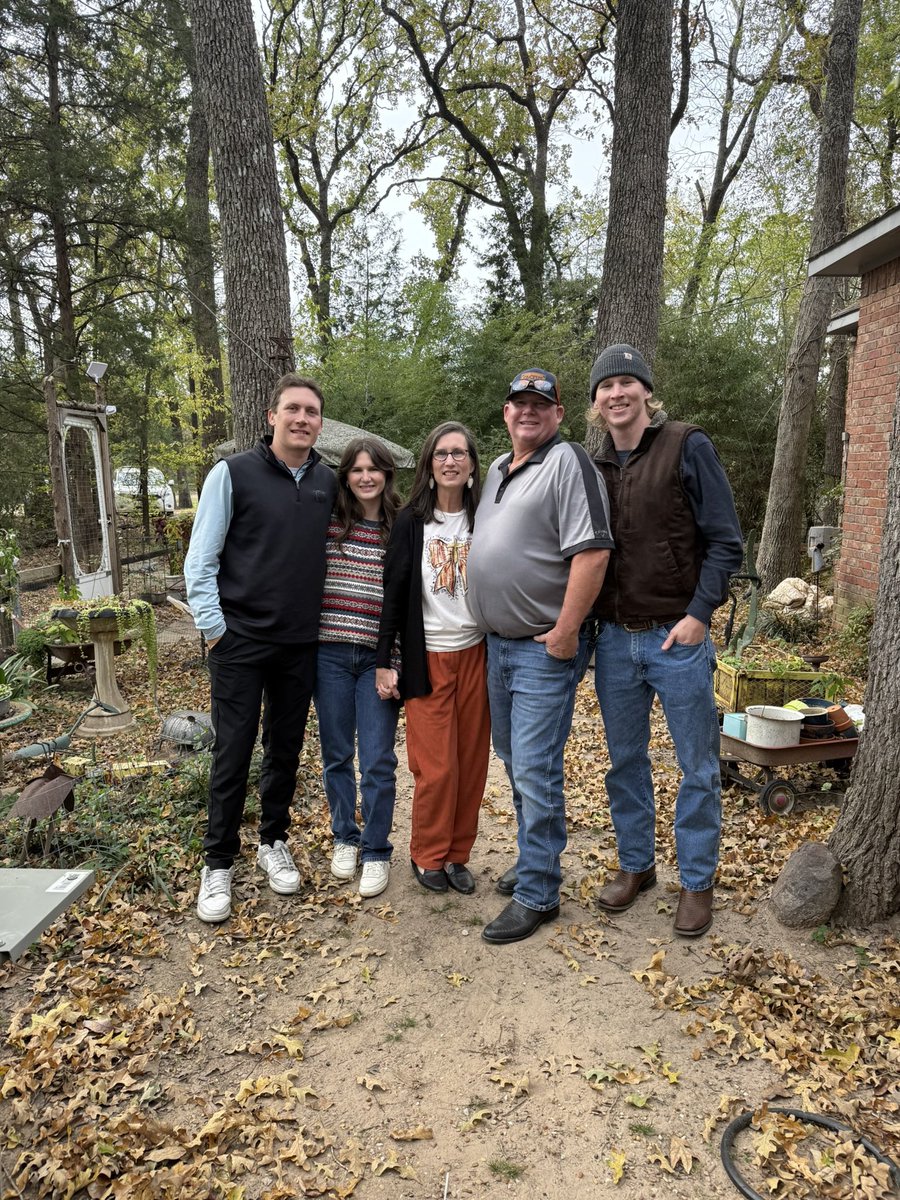 alicia daniel tweet media